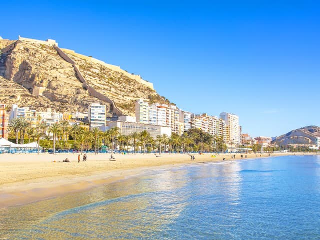 Alicante je perlou Costa