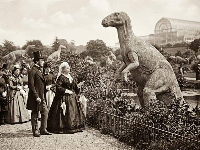 Prvé sochy dinosaurov obdivovala