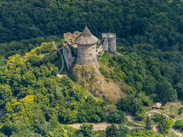 Na Šomoške opravia hradný