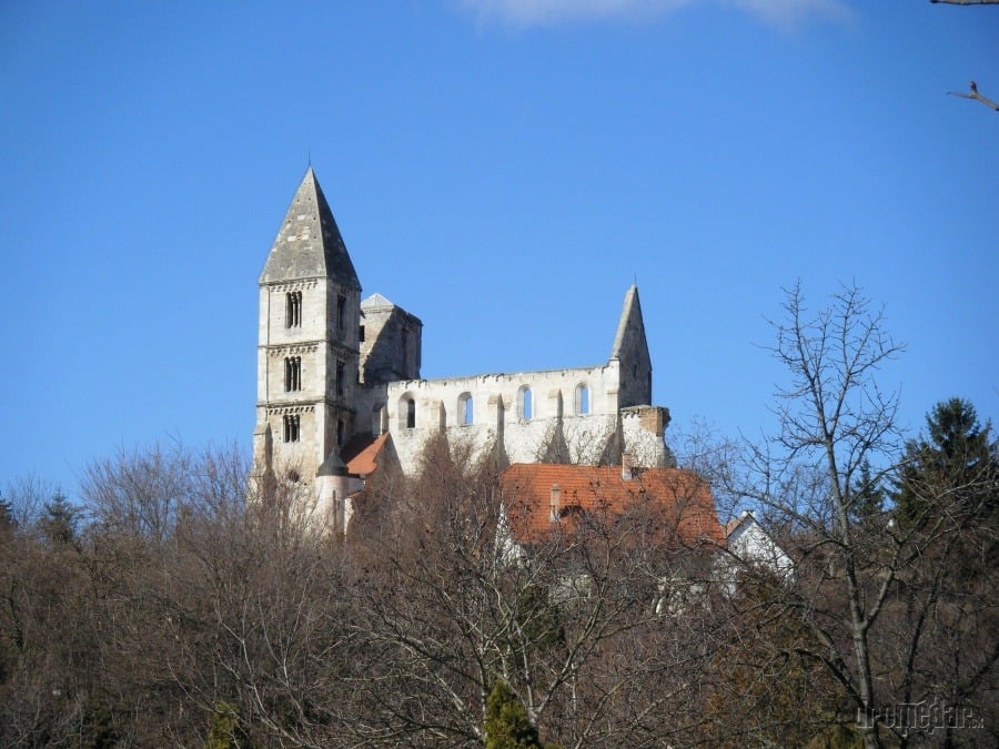 zrúcanina stredovekého kostola v