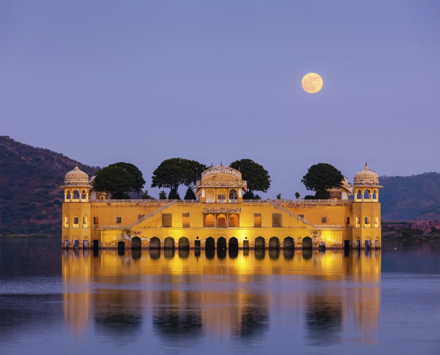 Vodný palác Jal Mahal: