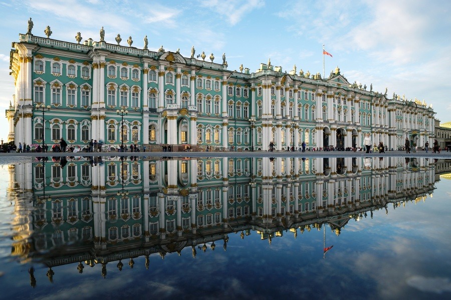 Petrohrad, mesto s palácom