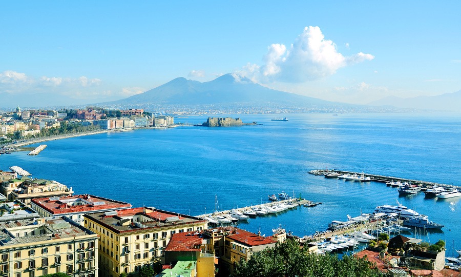 Neapol: Z prístavu je len kúsok do centra Neapola, tak si urobte príjemnú prechádzku.
