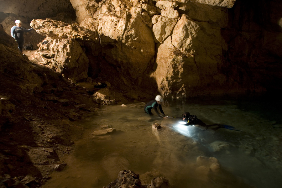 Podzemné jazierko v jaskyni. © SITA/AP