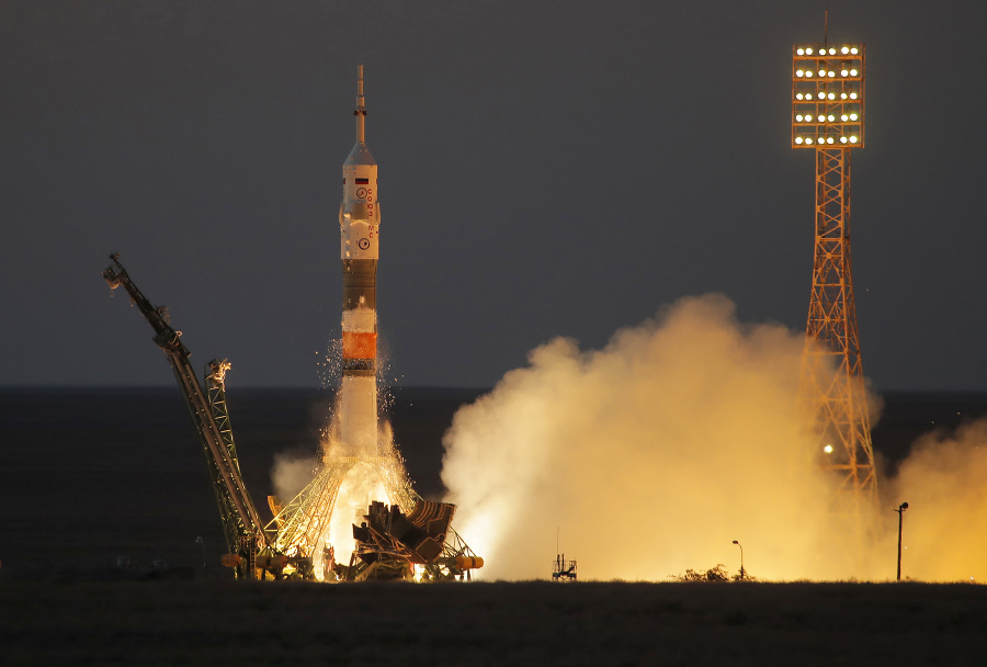 Ruská nosná raketa Sojuz- FG s kozmicku loďou Sojuz MS-05 po úspešnom štarte z kozmodrómu Bajkonur v Kazachstane 28. júla 2017.