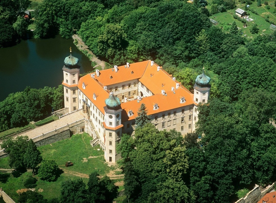 Mníšek pod Brdy, Česká