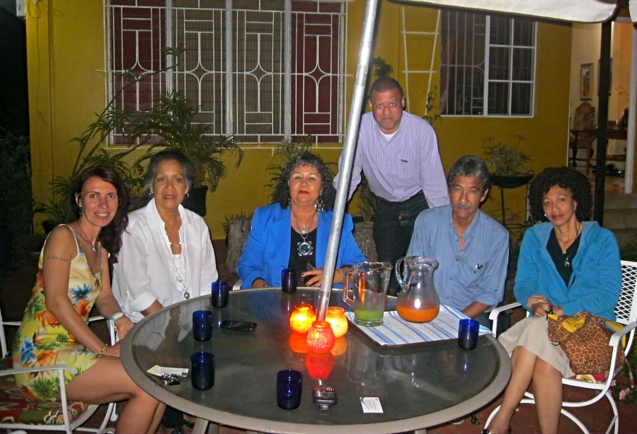 Nita s bankárskou rodinou Mullingovcov, ktorí patria k vplyvným jamajským rodinám.