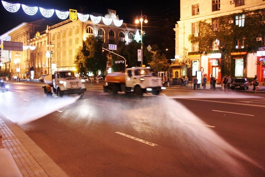Centrálna kyjevská ulica Chreščatyk večer