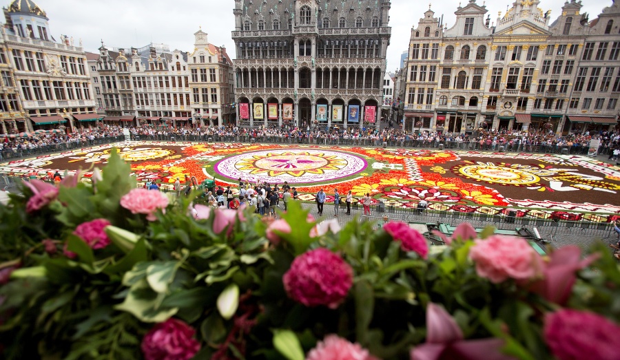 Brusel zdobí obrovský kvetinový