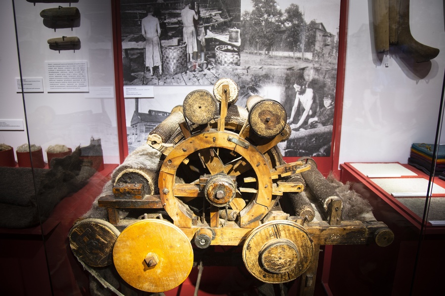 Stroj z konca 19. a začiatku 20. storočia, ktorý sa používal na výrobu váleniek