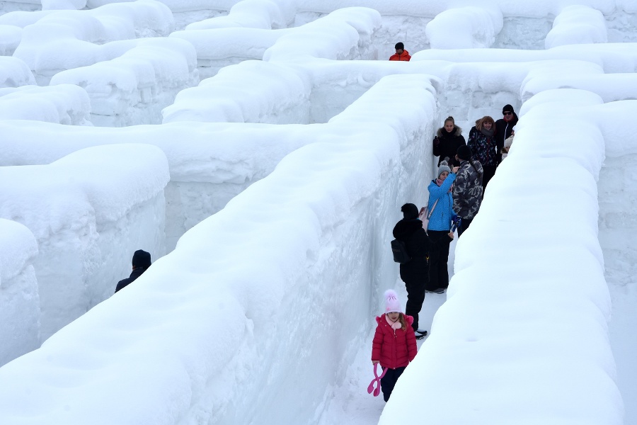 Snežný labyrint v poľskom