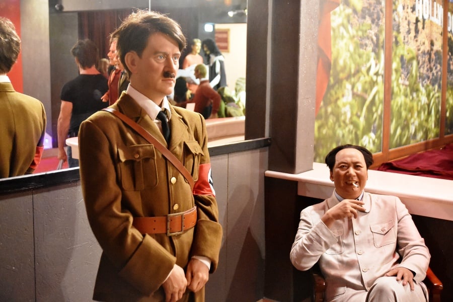 Voskové figuríny diktátorov Adolfa Hitlera a Mao Ce-tunga 