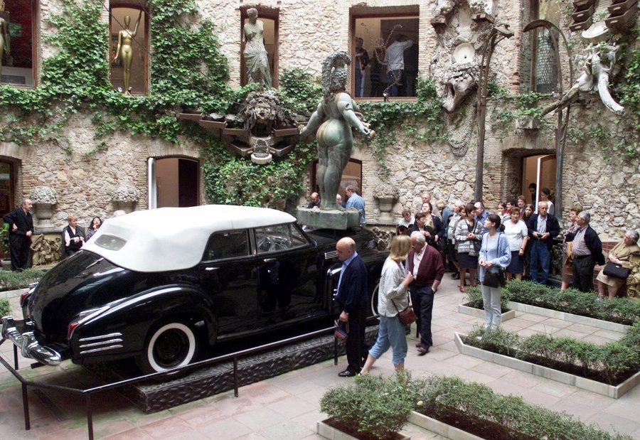 Dalího auto v múzeu vo Figueras