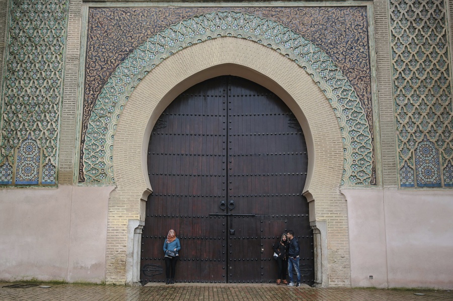 Pohľad na bránu Bab el-Mansour, ktorá bola dokončená v roku 1732 a je hlavnou dominantou kráľovského mesta Meknés v Maroku.