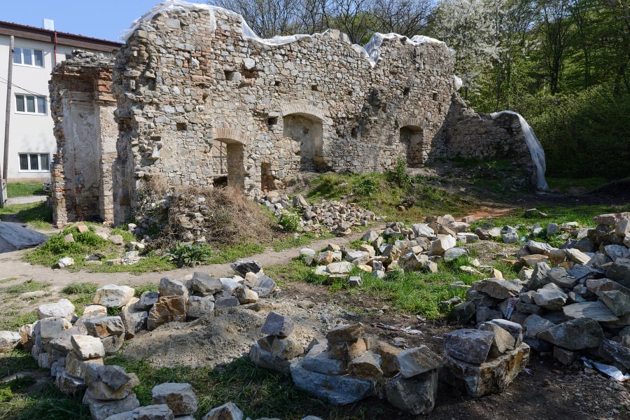 Ruiny kláštorného komplexu na