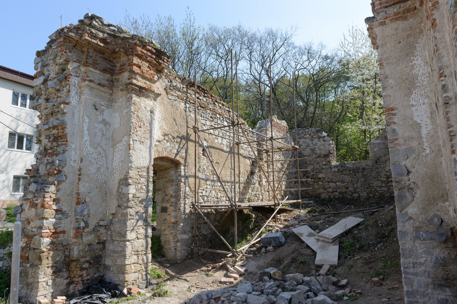 Ruiny kláštorného komplexu na