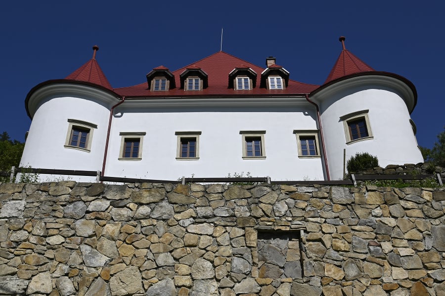 Kaštieľ Burg