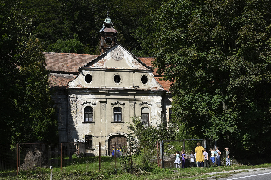 Kaštieľ v obci Považské Podhradie