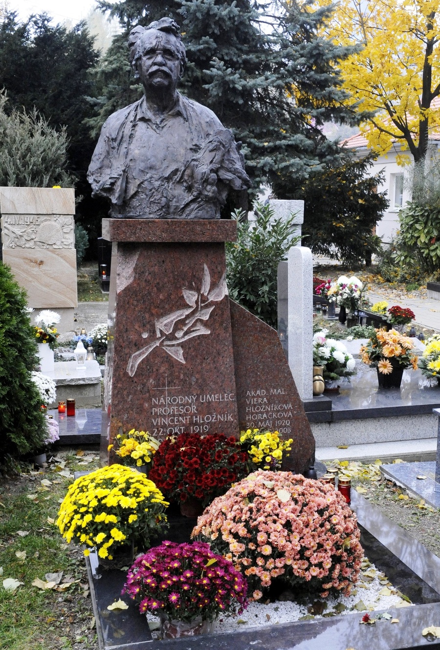 Miesto odpočinku akademického maliara Vincenta Hložníka na bratislavskom historickom cintoríne na Kozej ulici