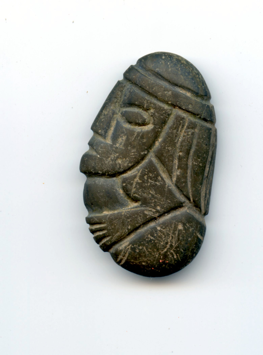 Záhadný kameň s vyobrazenou hlavou sa našiel na poliach pri Želiezovciach v okrese Levice.