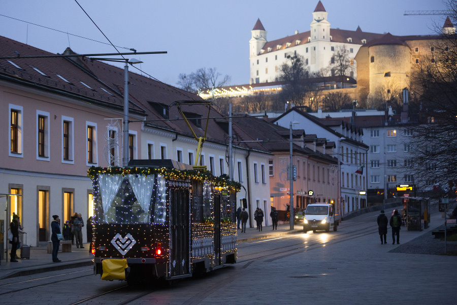 Vianočná električka v Bratislave