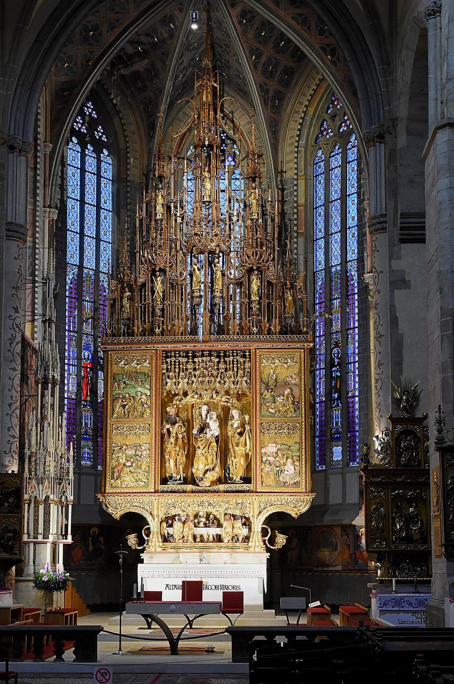 Zrekonštruovaný gotický hlavný oltár
