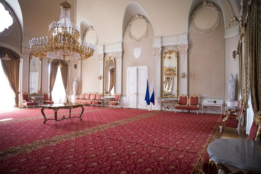 Pohľad do bývalej audienčnej siene - Zrkadlovej sály, najreprezentačnejšieho priestoru paláca. © SITA/Diana Černáková