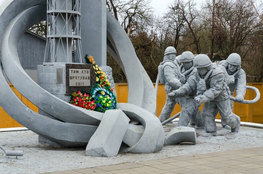 Pamätník zosnulým hasičom – tým, ktorí zachránili svet, by mal byť povinnou zastávkou každého návštevníka Černobyľu.