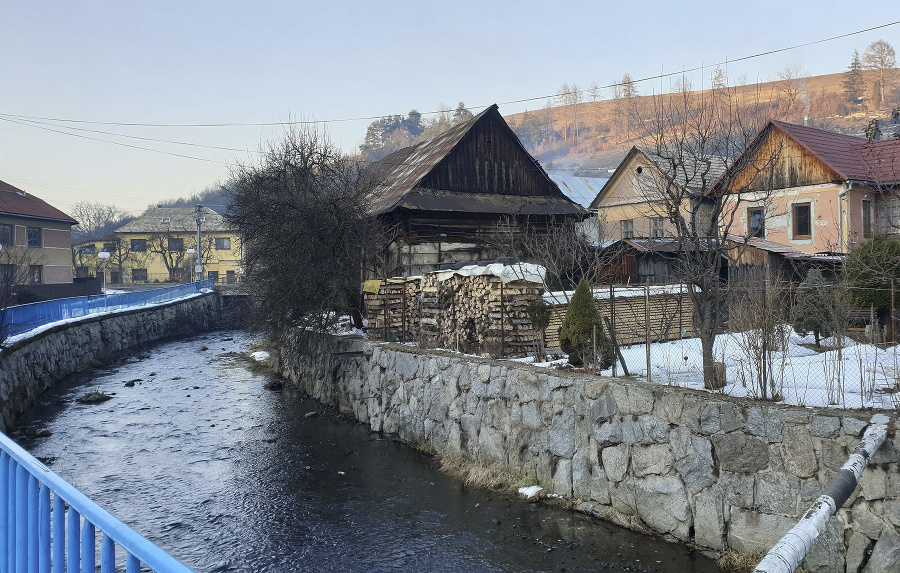 Rieka Klenovská Rimava a tradičné domy