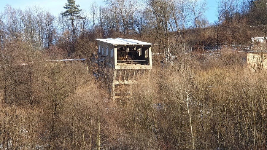 Stanica lanovky v obci Sirk v okrese Revúca, ktorá prepravovala železnú rudu do vzdušnou čiarou 14 kilometrov vzdialeného Tisovca.