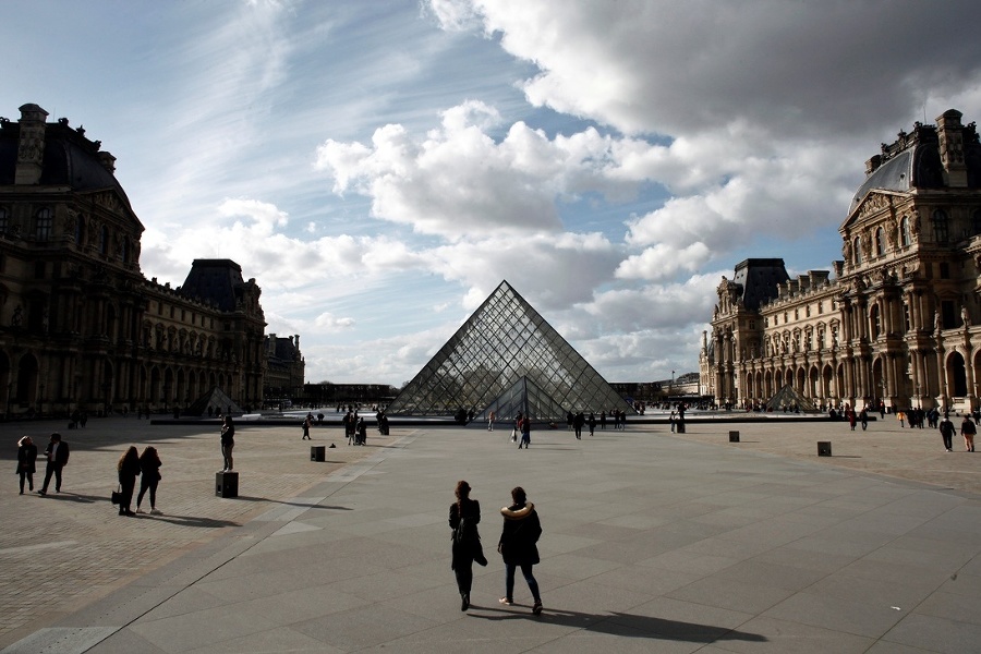 Múzeum Louvre vo francúzskom Paríži