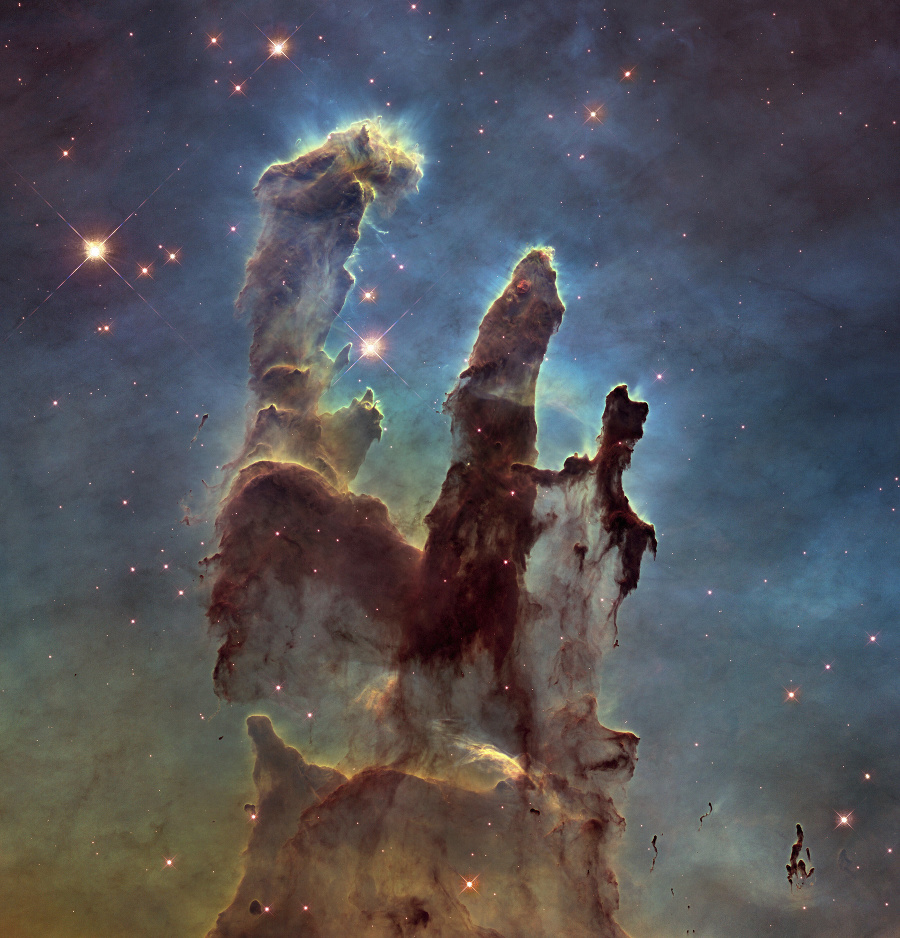 Kozmický útvar tvorený plynom a prachom s názvom Stĺpy stvorenia v súhvezdí Orla