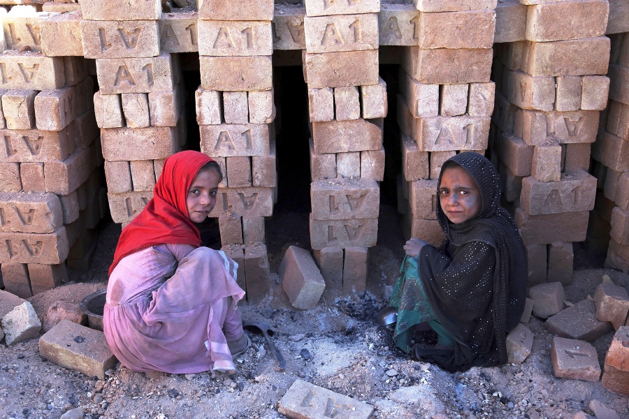 Dievčatá v kábulskej tehlárni