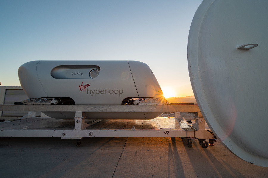 Hyperloop previezol prvých ľudí: