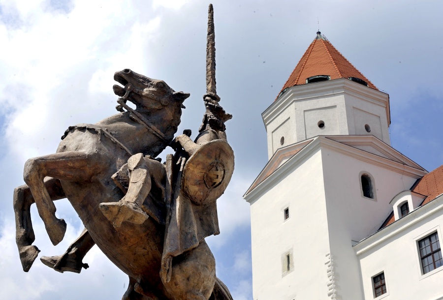 Jazdecká socha Svätopluka na Bratislavskom hrade