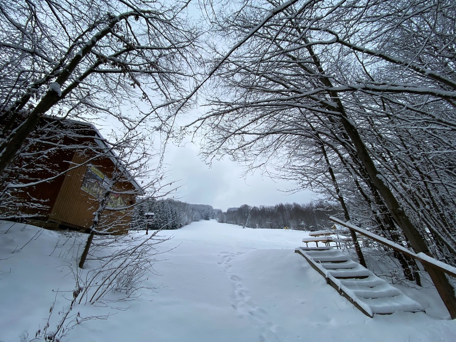Medvedie V obci s takmer 50 obyvateľmi majú tri lyžiarske vleky