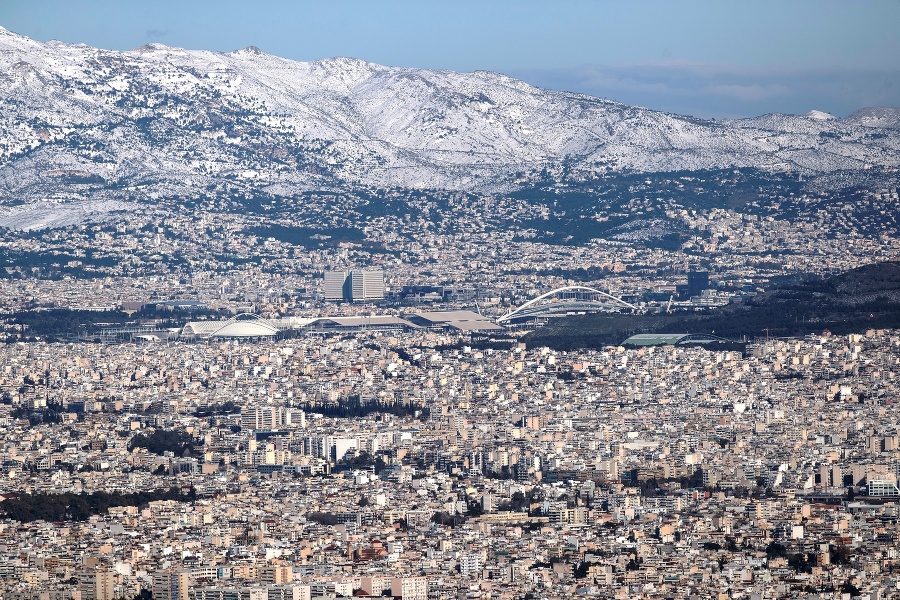 Panoráma zasnežených Atén