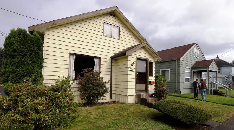 Vľavo dom, v ktorom strávil detstvo frontman legendárnej skupiny Nirvana Kurt Cobain
