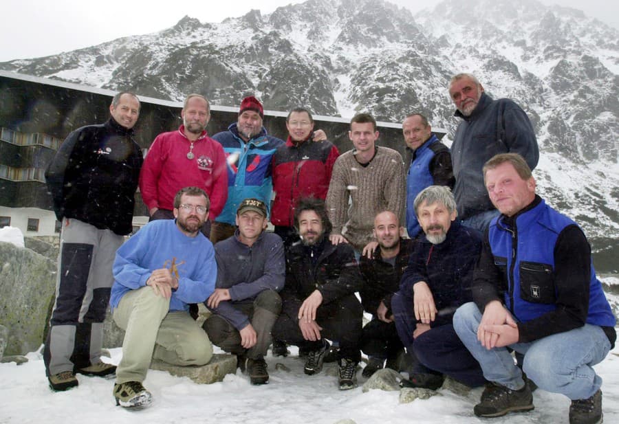 V Sliezskom dome vo Vysokých Tatrách 9. novembra 2002 prebehla ustanovujúca schôdza pri príležitosti oficiálneho založenia elitného horolezeckého klubu - 