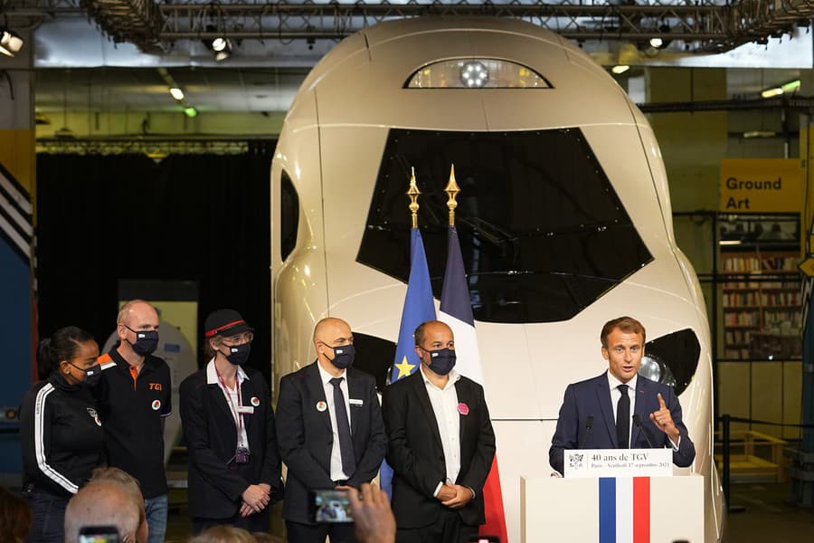 Macron predstavil nový model