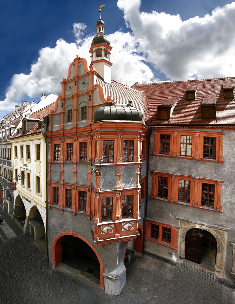 V meste stojí najstarší renesančný mestský dom Nemecka.