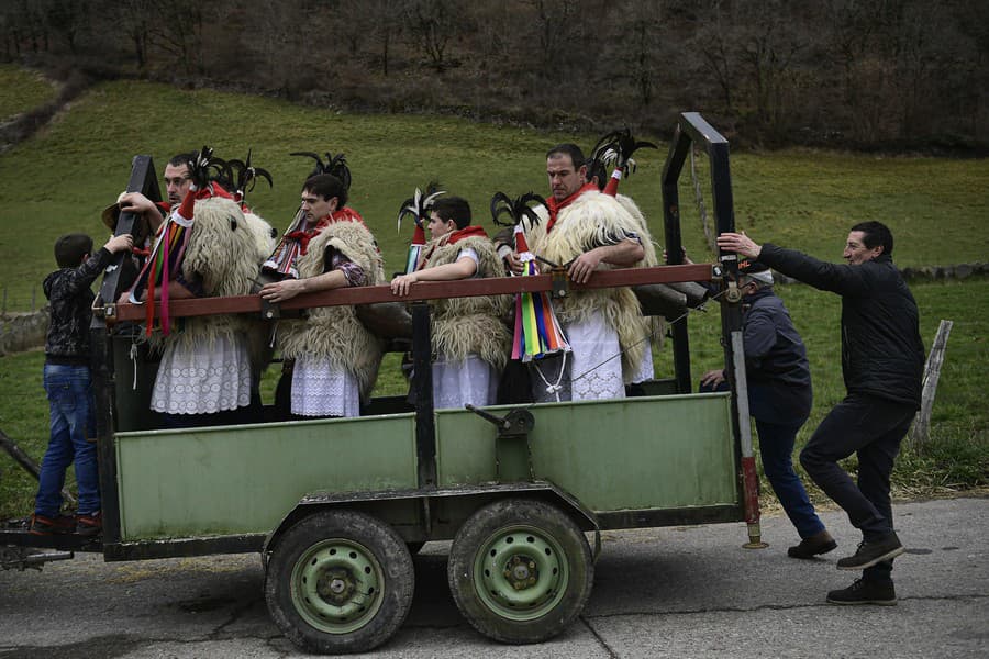 OBRAZOM: Pyrenejský karneval Joaldunak