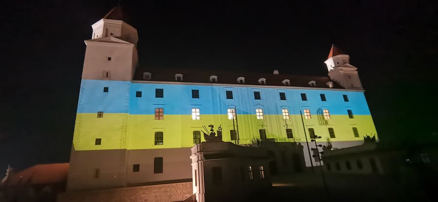 Bratislavský hrad v ukrajinských farbách