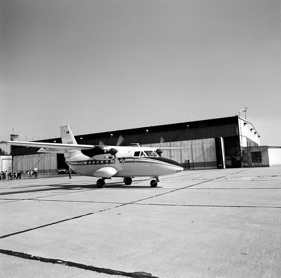 Lietadlo L-410 Turbolet 9.októbra 1970 na letisku v Bratislave