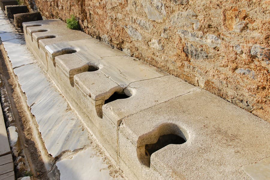 Staroveké toalety v Izmire