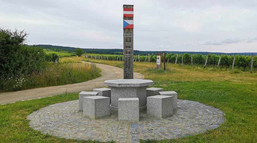 Hraničný stôl na rakúsko-českých hraniciach Retzbach -Nanice