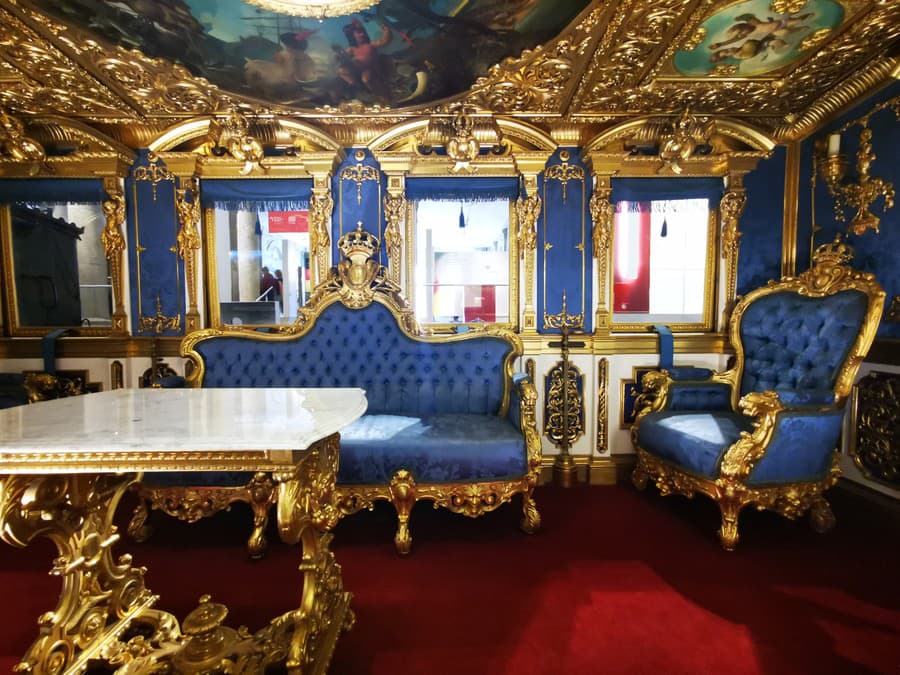 Interiér vagóna kráľa Ludovíta II. v DB Museum 