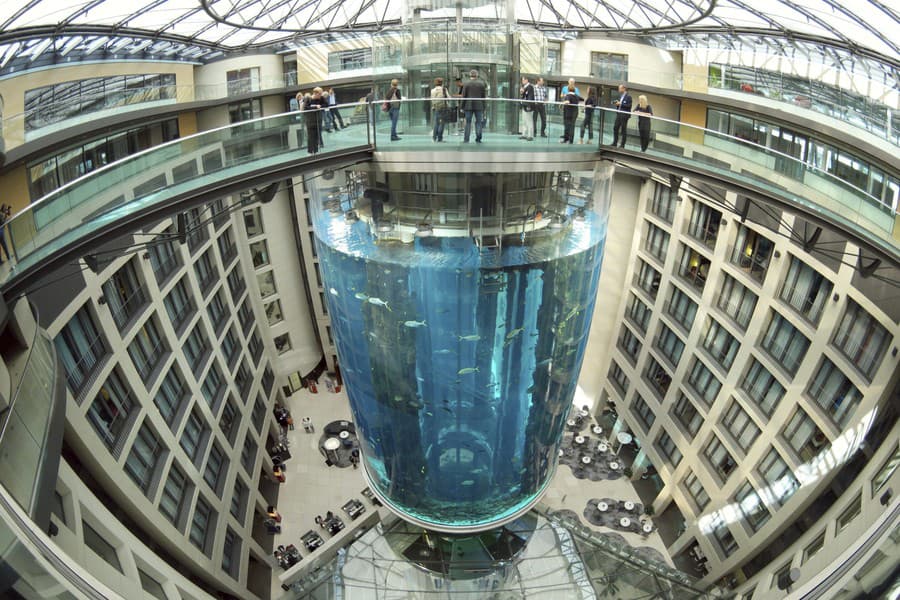 Najväčšie cylindrické akvárium sveta