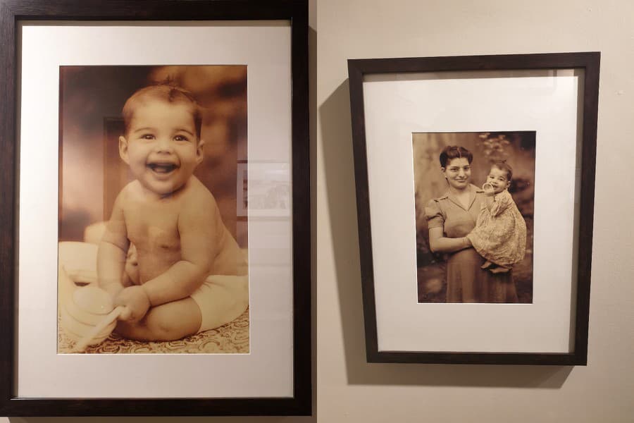 Freddie v detstve, na foto vpravo s mamou