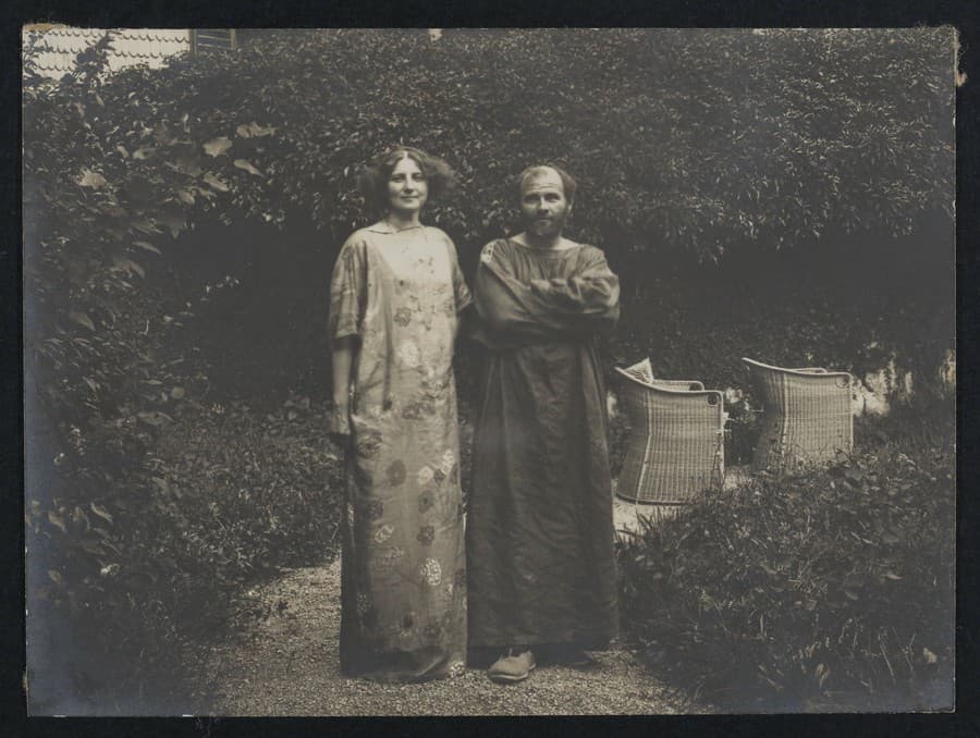 Emilie Flöge a Gustav Klimt v záhrade Villy Oleander pri jazere Attersee, 1910